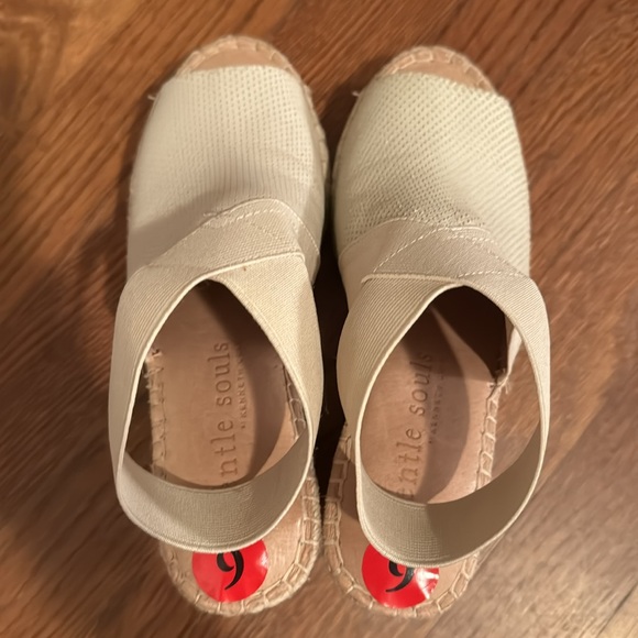 Kenneth Cole Gentle Souls Wedge Platform. White sneaker like bottom. Tan color. - Picture 2 of 10